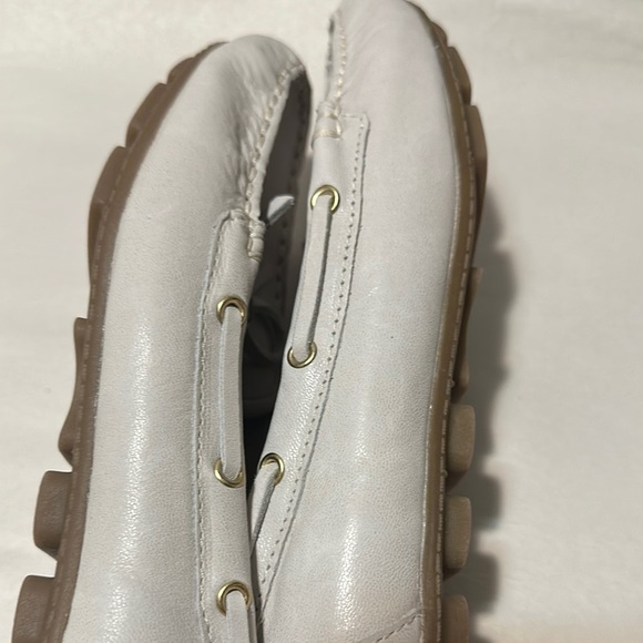 Cynthia Rowley White Leather Flats with Bow Detail - Picture 5 of 6